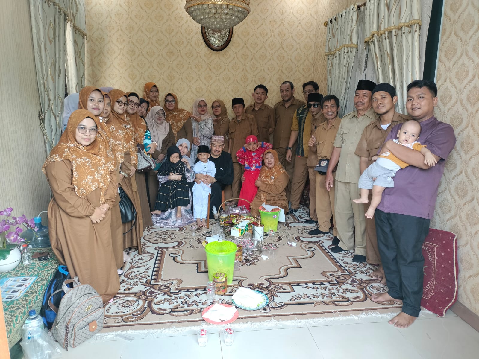 Kunjungan Ke Tokoh Masyarakat sekitar